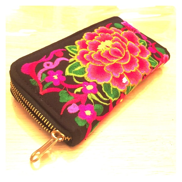 2 Peony flower red embroidered black clutch wallet - Picture 4 of 12